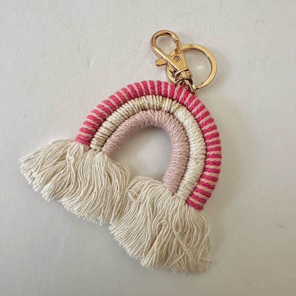 Pink macrame rainbow keychain - Picture 4 of 7